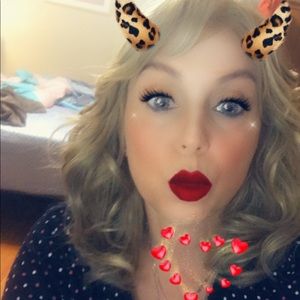 Meet your Posher, Desiree